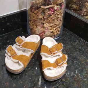 Birkenstock Shearling Arizona sandals in Mink, size 36 , Ladies 5